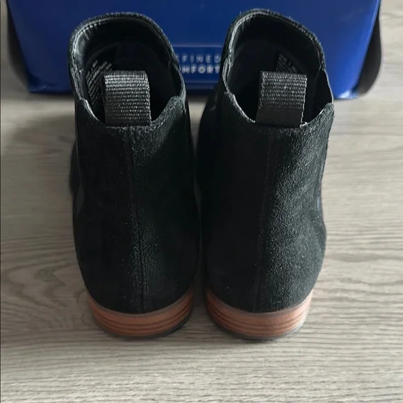 Men's Black Suede Chelsea Boots - Picture 5 of 9